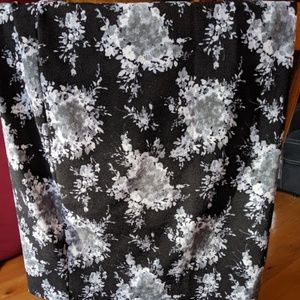 Black and White Floral Cassie